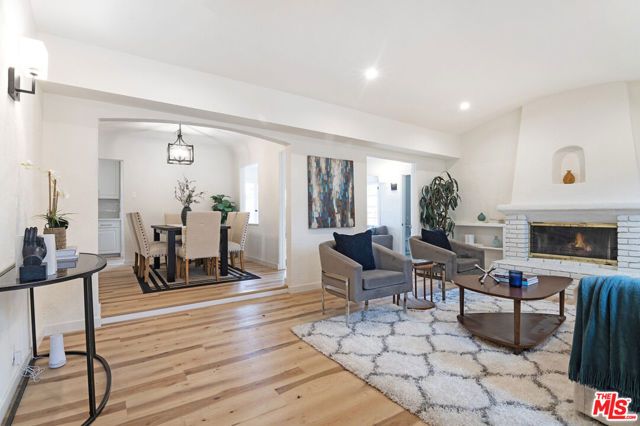 15944 Hart Street, Van Nuys (los Angeles), CA 91406