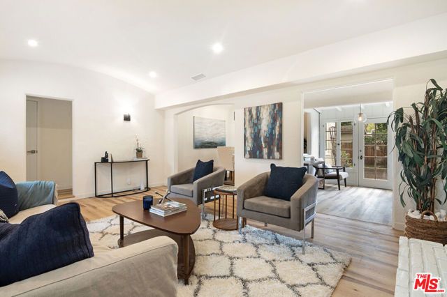 15944 Hart Street, Van Nuys (los Angeles), CA 91406