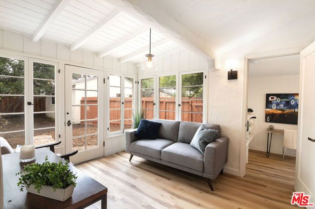 15944 Hart Street, Van Nuys (los Angeles), CA 91406