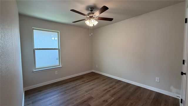 3533 Sahar Lake Dr, Robstown, TX 78380