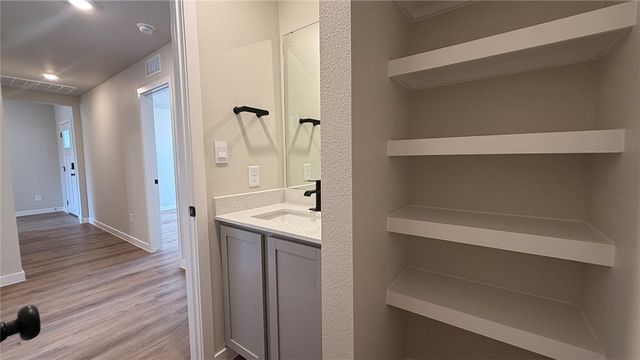 3533 Sahar Lake Dr, Robstown, TX 78380