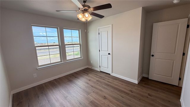 3533 Sahar Lake Dr, Robstown, TX 78380