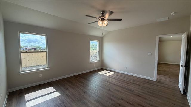 3533 Sahar Lake Dr, Robstown, TX 78380