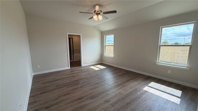 3533 Sahar Lake Dr, Robstown, TX 78380