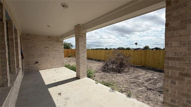 3533 Sahar Lake Dr, Robstown, TX 78380