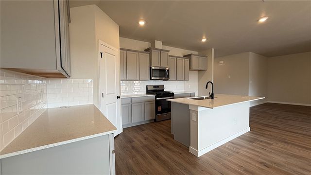 3533 Sahar Lake Dr, Robstown, TX 78380