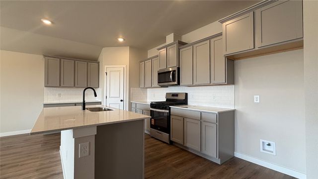 3533 Sahar Lake Dr, Robstown, TX 78380
