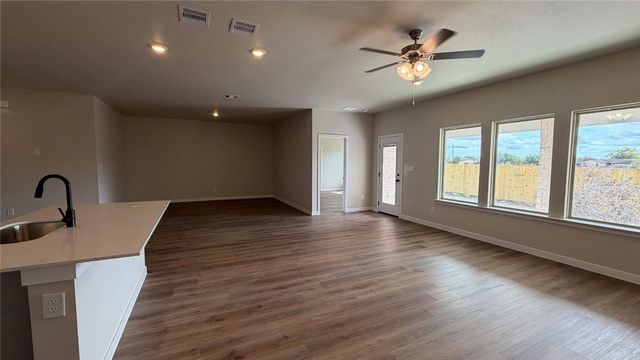 3533 Sahar Lake Dr, Robstown, TX 78380