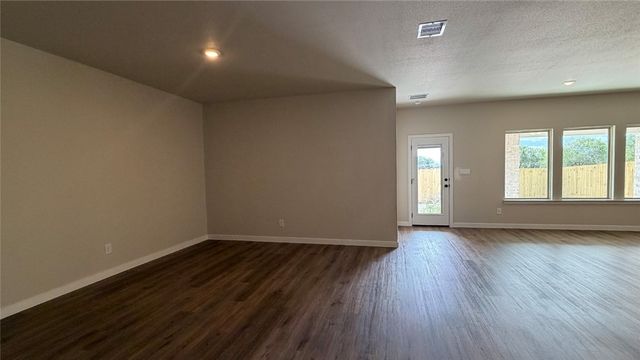 3533 Sahar Lake Dr, Robstown, TX 78380