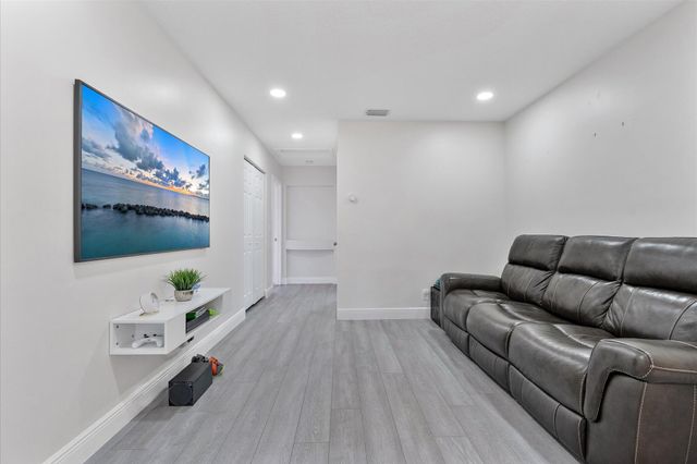 1483 SW 161st Avenue, Pembroke Pines, FL 33027