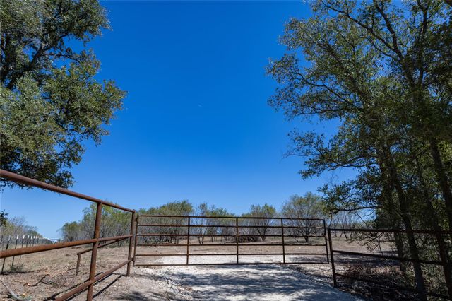 4005 Old Colony Line RD, Dale, TX 78616