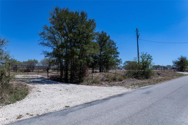 4005 Old Colony Line RD, Dale, TX 78616