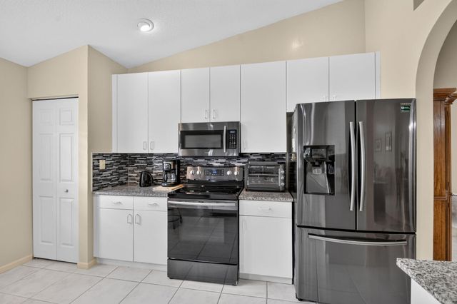 6649 Sun River Road, Boynton Beach, FL 33437