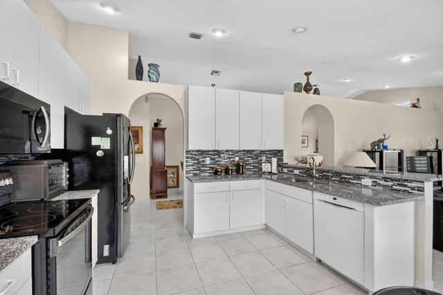 6649 Sun River Road, Boynton Beach, FL 33437