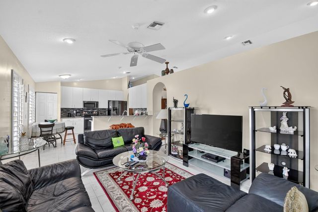 6649 Sun River Road, Boynton Beach, FL 33437