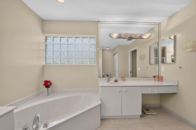 6649 Sun River Road, Boynton Beach, FL 33437