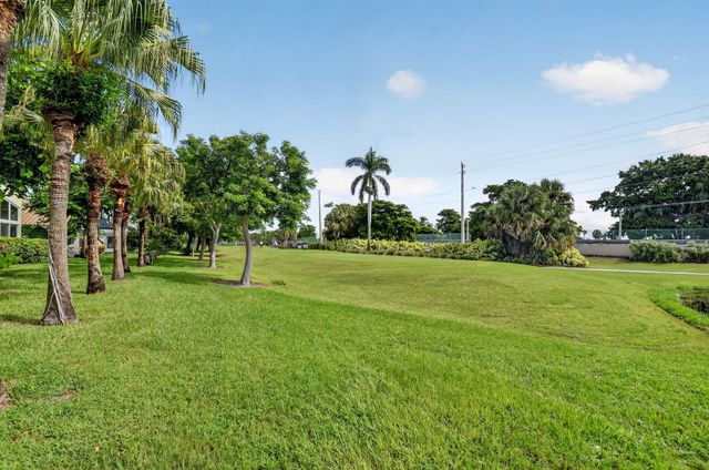 6649 Sun River Road, Boynton Beach, FL 33437