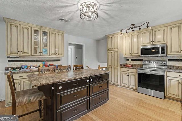 576 Cross Plains Road, Carrollton, GA 30116