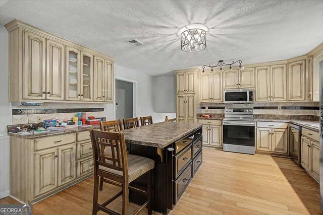 576 Cross Plains Road, Carrollton, GA 30116
