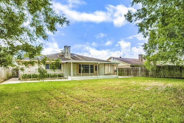 4327 Lucian Lane, Friendswood, TX 77546