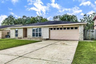 4327 Lucian Lane, Friendswood, TX 77546