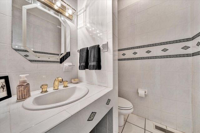 1280 Longview RD, Roanoke, VA 24018