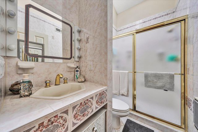 1280 Longview RD, Roanoke, VA 24018