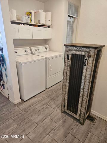 105 N DELAWARE Drive 21, Apache Junction, AZ 85120