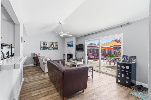 3060 Great Falls Way, Sacramento, CA 95826
