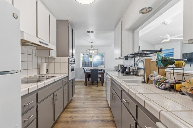 3060 Great Falls Way, Sacramento, CA 95826