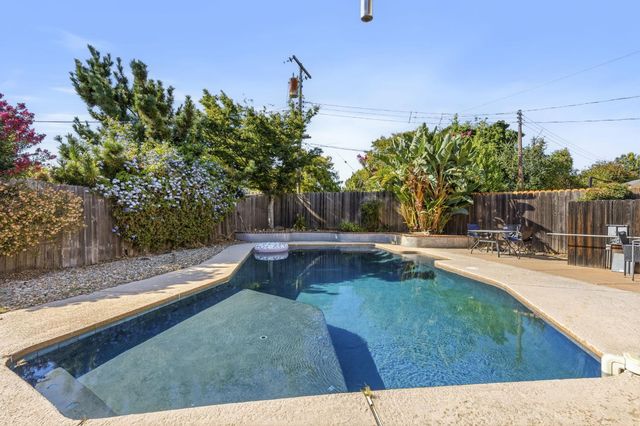 3060 Great Falls Way, Sacramento, CA 95826