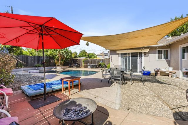 3060 Great Falls Way, Sacramento, CA 95826