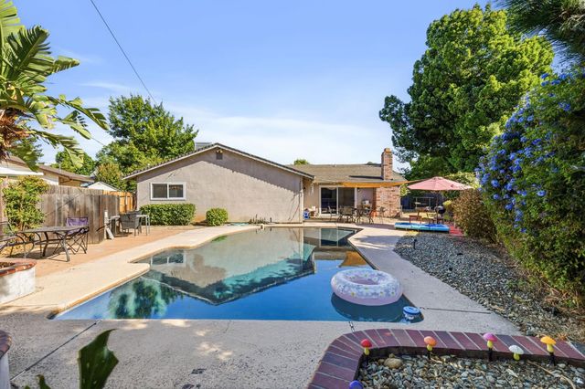3060 Great Falls Way, Sacramento, CA 95826