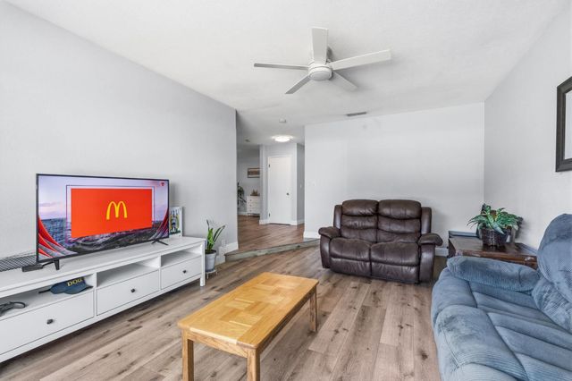 3060 Great Falls Way, Sacramento, CA 95826