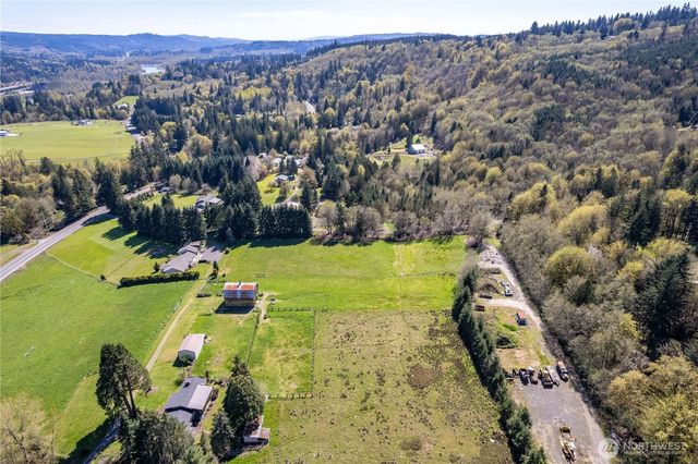 100 Magpie Drive, Castle Rock, WA 98611