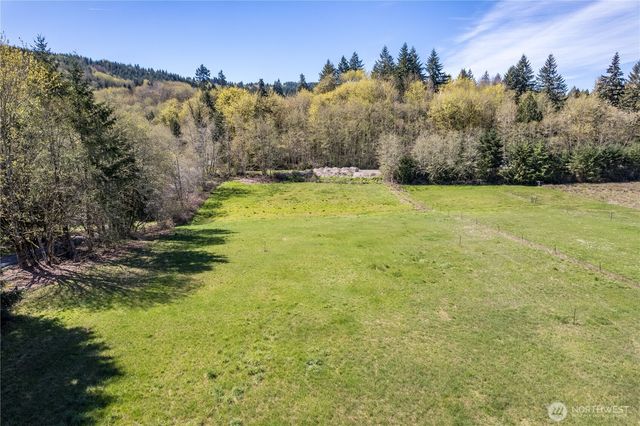 100 Magpie Drive, Castle Rock, WA 98611