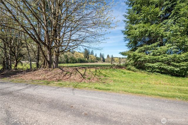 100 Magpie Drive, Castle Rock, WA 98611