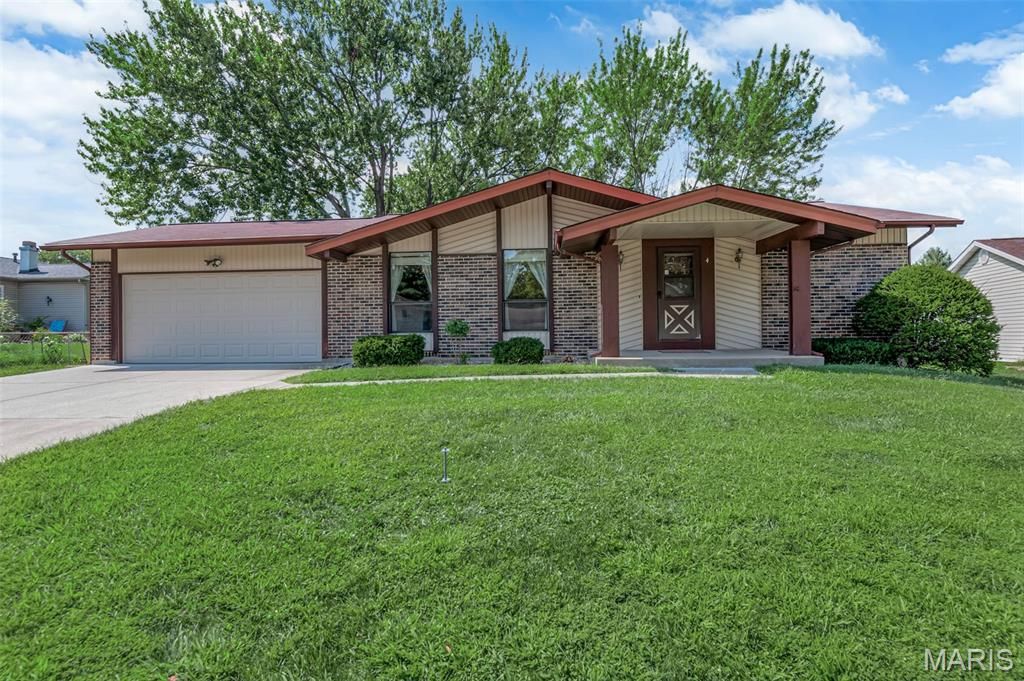4 Inverness Court, St Peters, MO 63376