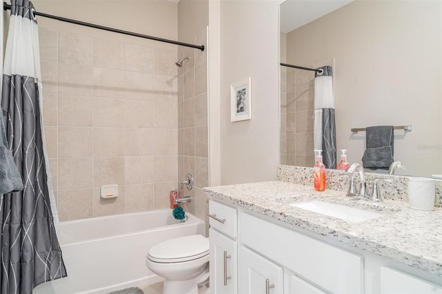 5422 CRYSTAL HARBOR COVE, Bradenton, FL 34211