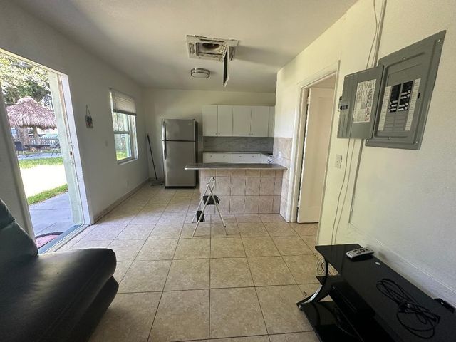 705 NE 3RD Street 2, Hallandale Beach, FL 33009