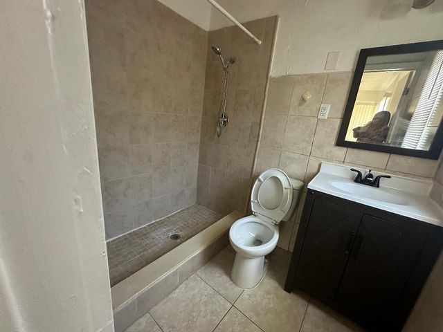 705 NE 3RD Street 2, Hallandale Beach, FL 33009
