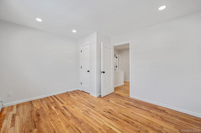 15 Terry Court, North Babylon, NY 11703