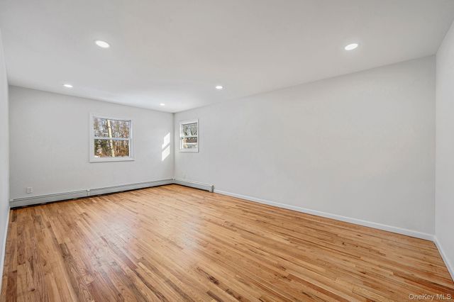 15 Terry Court, North Babylon, NY 11703