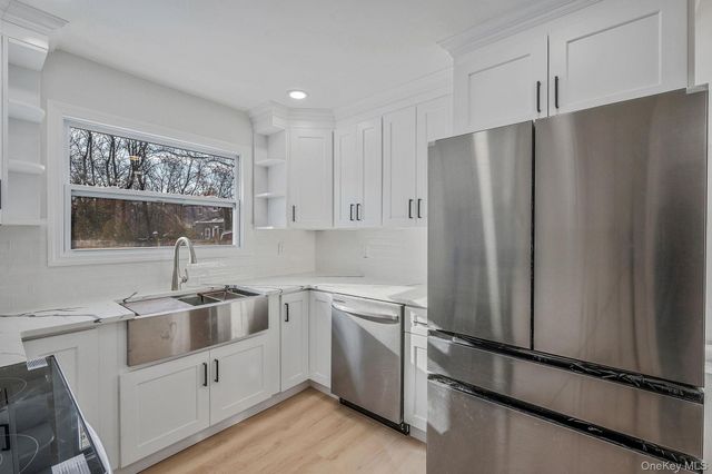 15 Terry Court, North Babylon, NY 11703