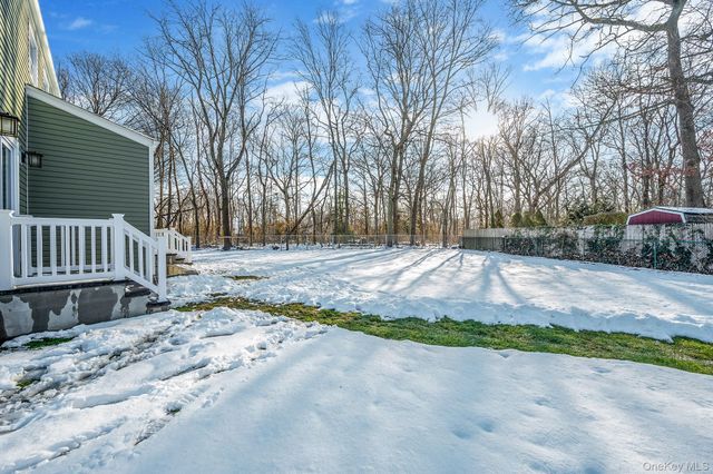 15 Terry Court, North Babylon, NY 11703