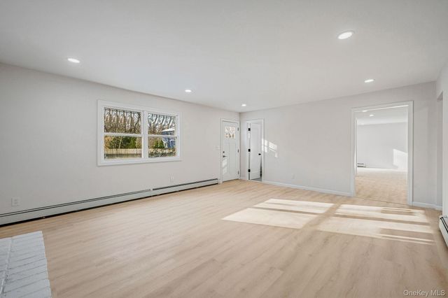 15 Terry Court, North Babylon, NY 11703