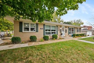 122 E James DRIVE #124, Port Washington, WI 53074