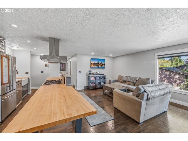 4033 Sw GALEBURN St, Portland, OR 97219