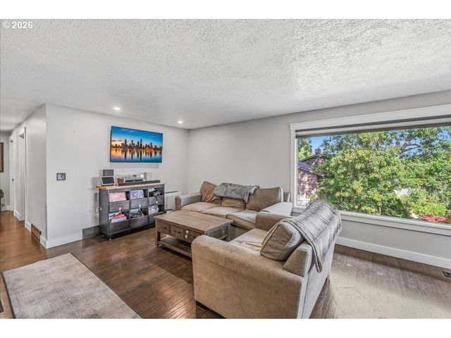 4033 Sw GALEBURN St, Portland, OR 97219