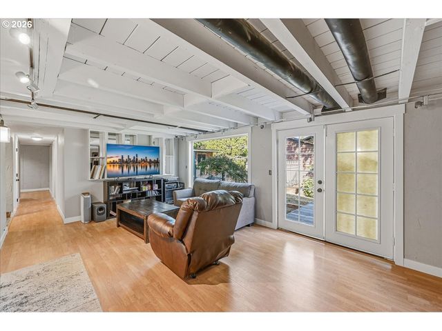 4033 Sw GALEBURN St, Portland, OR 97219